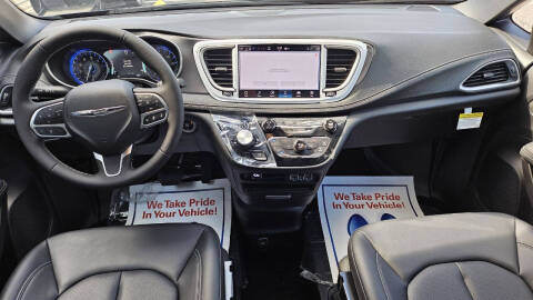 2025 Chrysler Pacifica Select