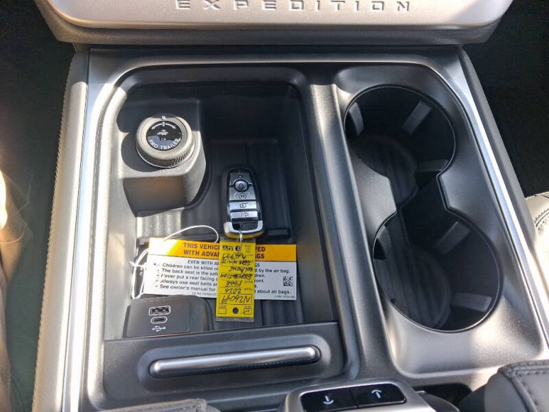 2026 Ford Expedition MAX Active