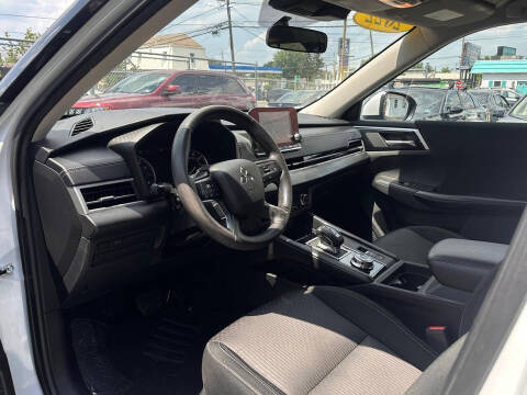 2022 Mitsubishi Outlander ES