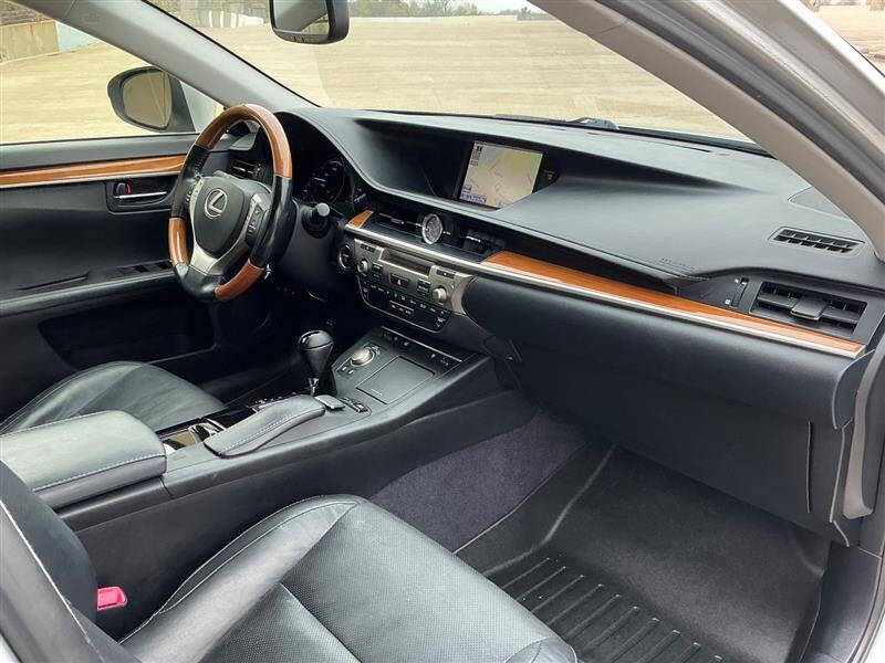 2014 Lexus ES 300h