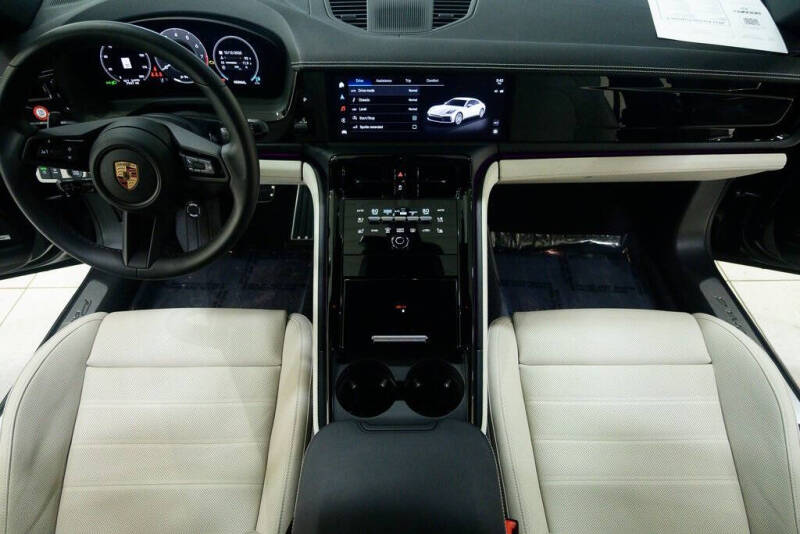 2025 Porsche Panamera 4