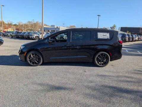 2026 Chrysler Pacifica Select