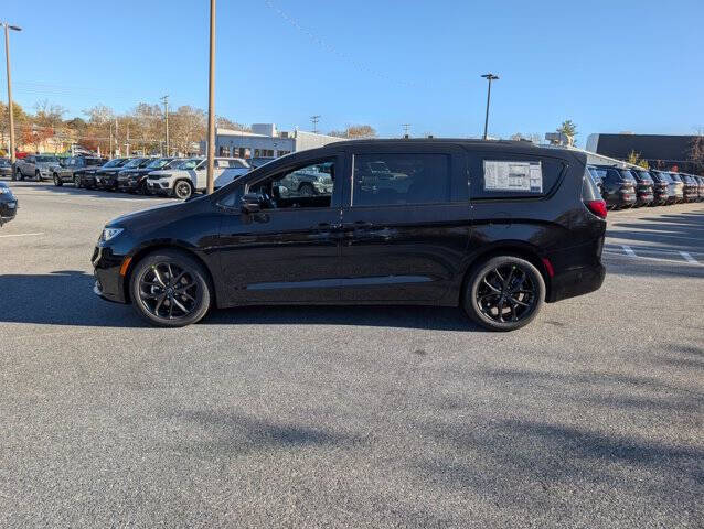 2026 Chrysler Pacifica Select