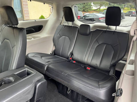 2017 Chrysler Pacifica Touring-L Plus