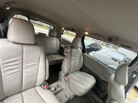 2012 Toyota Sienna XLE 8-Passenger