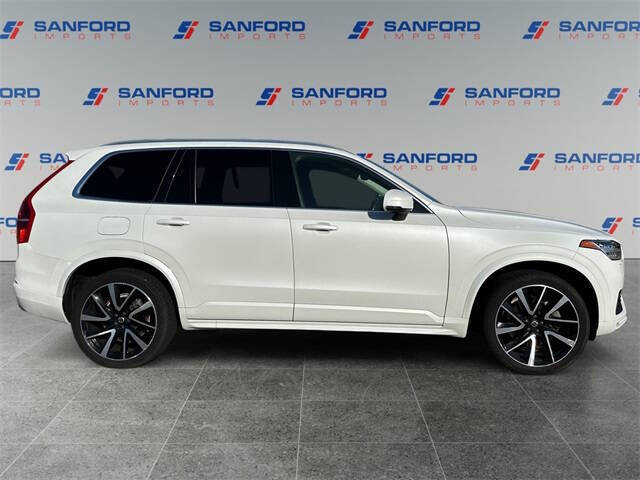 2021 Volvo XC90 T6 Momentum 7-Passenger