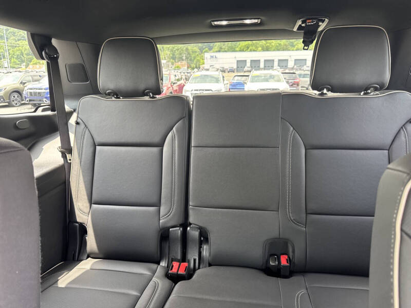 2025 GMC Yukon Elevation