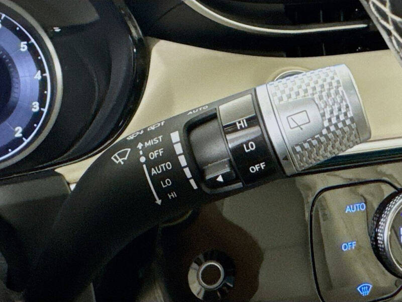 2023 Genesis GV70 2.5T Standard