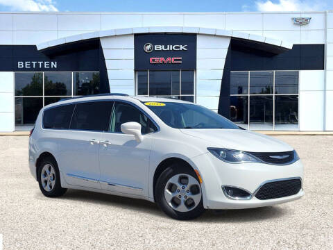 2017 Chrysler Pacifica Touring-L Plus