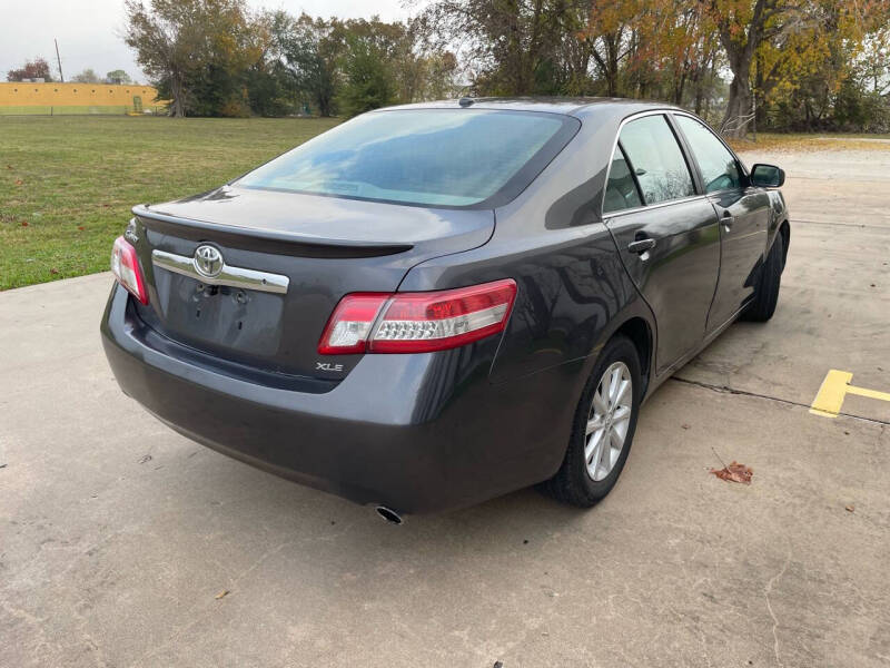 2011 Toyota Camry XLE photo 6