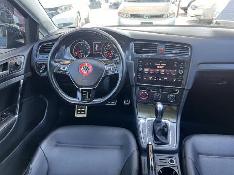 2018 Volkswagen Golf TSI SE