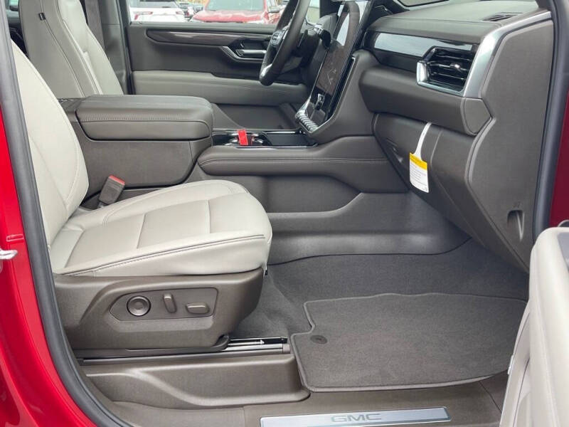 2025 GMC Yukon Elevation