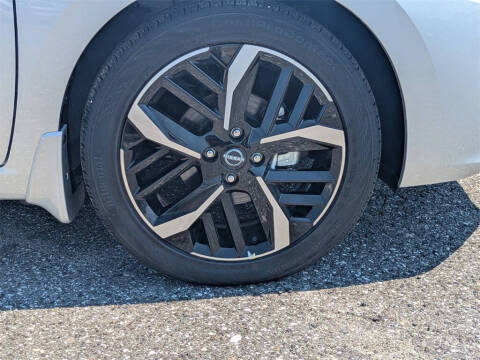 2025 Nissan Versa SR