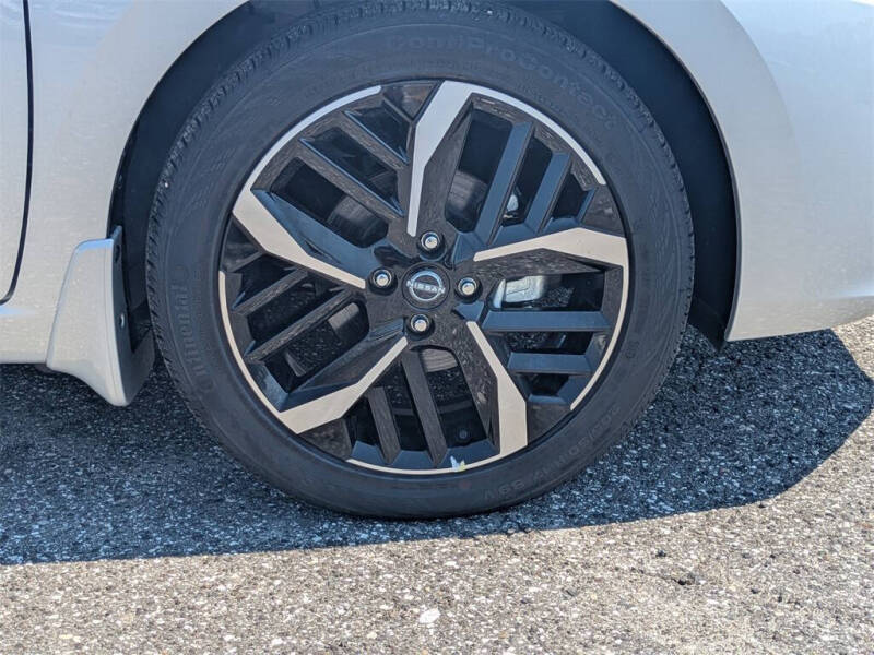 2025 Nissan Versa SR