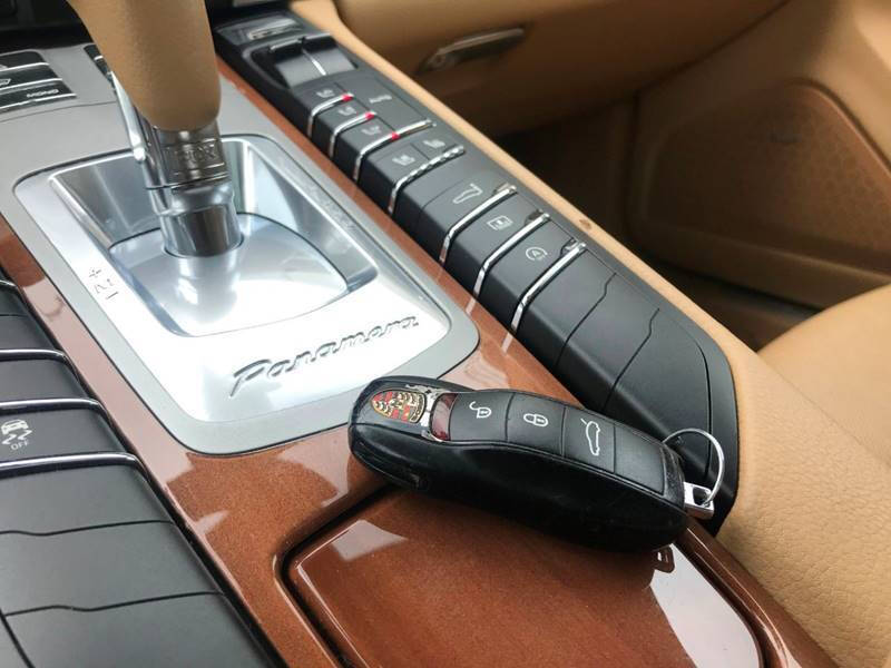 2011 Porsche Panamera 4