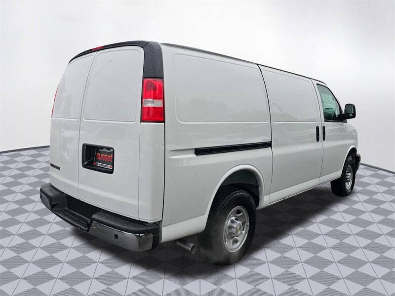 2025 Chevrolet Express 2500