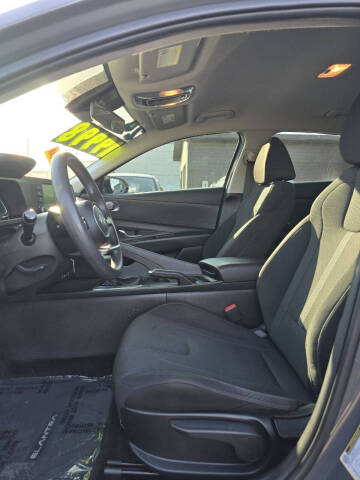 2024 Hyundai Elantra SE