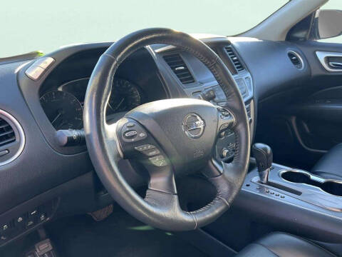 2020 Nissan Pathfinder SL