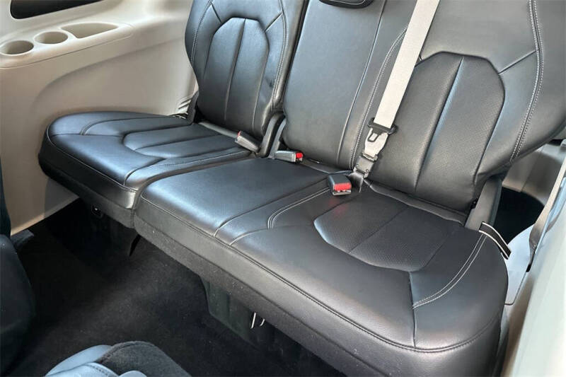 2022 Chrysler Pacifica Hybrid Touring L