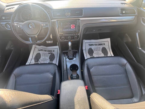 2017 Volkswagen Passat 1.8T R-Line