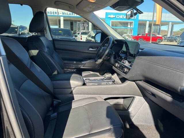 2024 Nissan Pathfinder SL