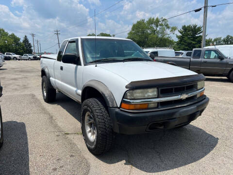 2003 Chevrolet S-10 for sale at ROADSTAR MOTORS in Liberty Township OH