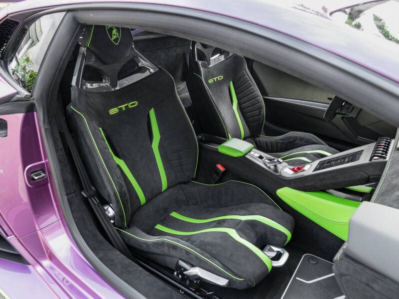 2023 Lamborghini Huracan STO