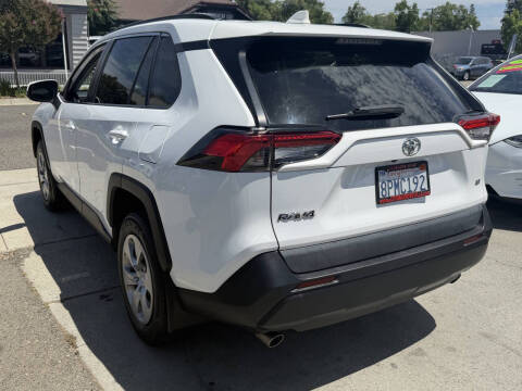 2020 Toyota RAV4 LE