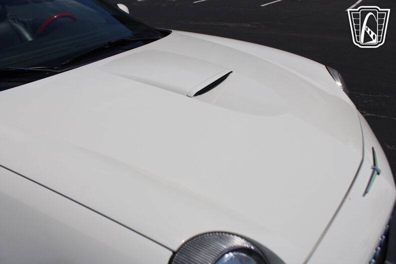 2002 Ford Thunderbird Deluxe