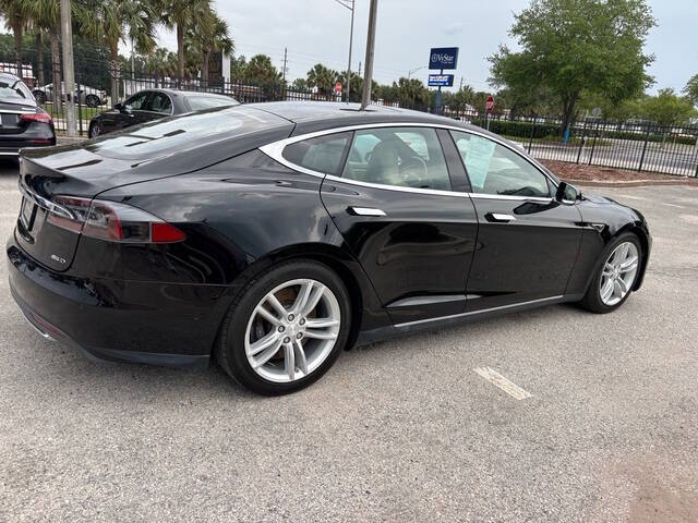 2015 Tesla Model S 16
