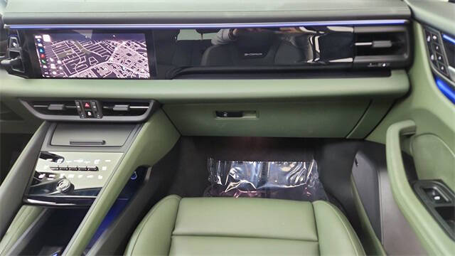 2025 Porsche Macan 4S Electric