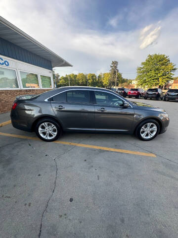 2018 Ford Taurus SEL