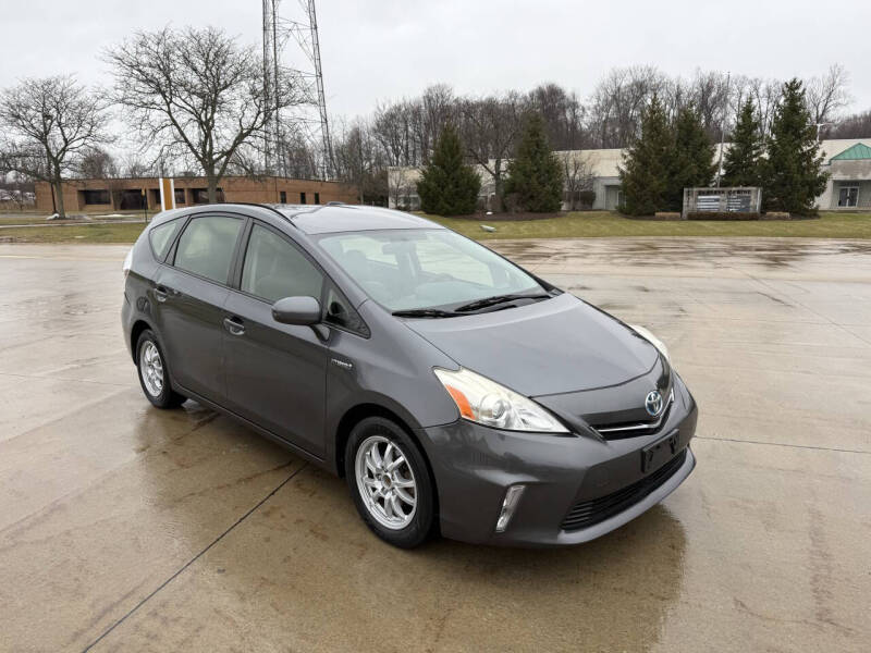 2013 Toyota Prius v Two