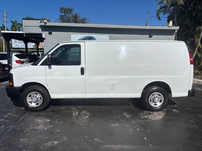2017 Chevrolet Express Cargo Work Van's photo