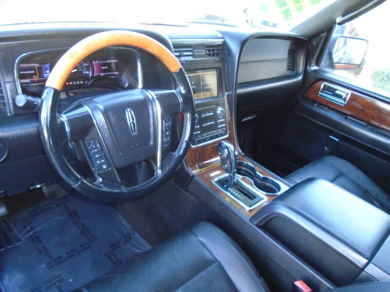 2016 Lincoln Navigator Select