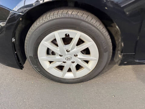 2012 Toyota Prius v Two