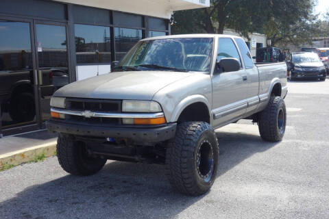 2000 Chevrolet S-10 for sale at Dealmaker Auto Sales in Jacksonville FL