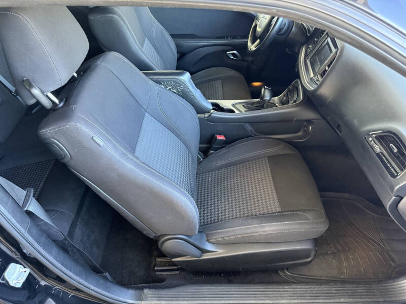 2015 Dodge Challenger SXT