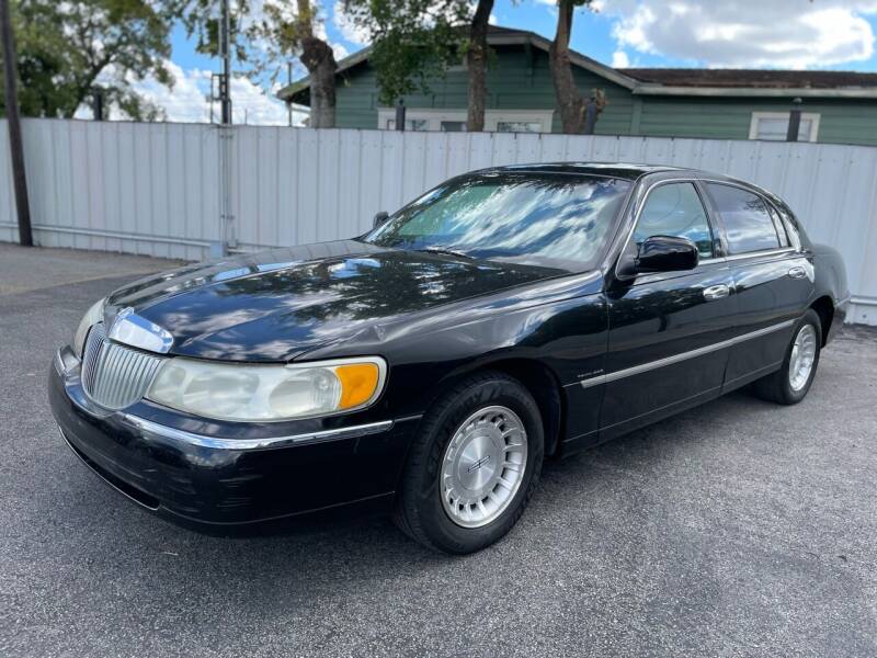 1998 Lincoln Town Car for sale at Auto Selection Inc. in Houston TX