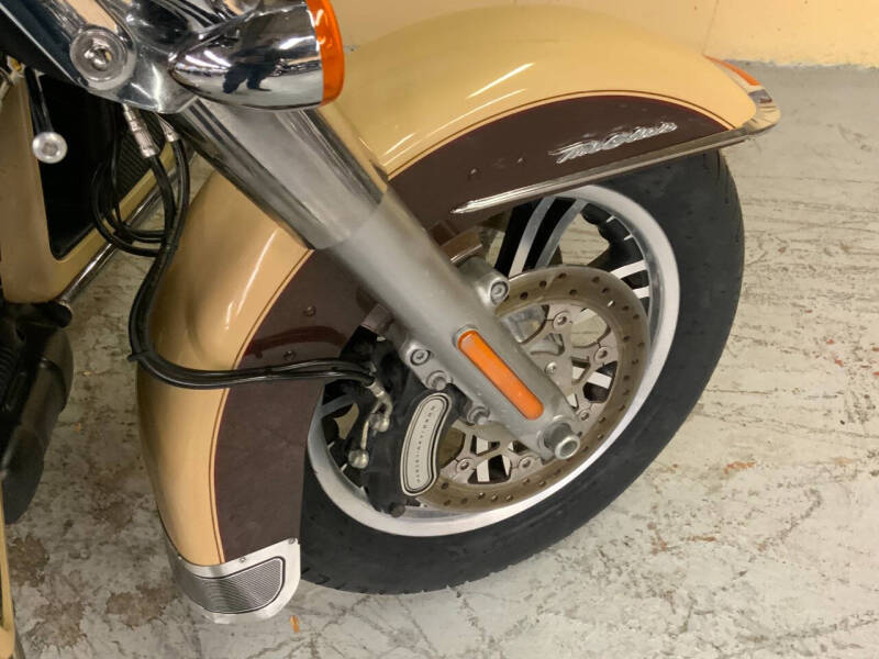 2014 Harley-Davidson FLHTCUTG TRI GLIDE