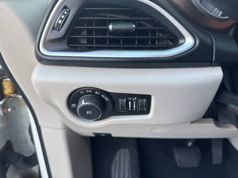 2017 Chrysler Pacifica Touring-L