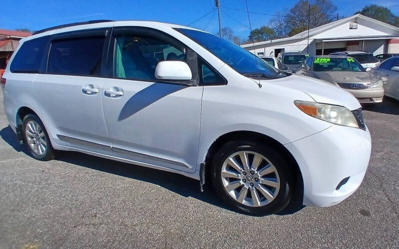 2011 Toyota Sienna LE 7-Passenger