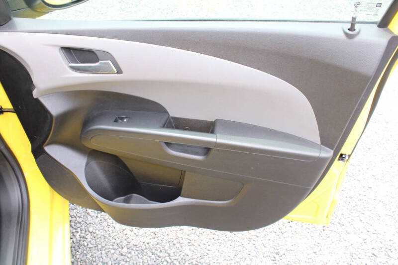 2016 Chevrolet Sonic LT Manual
