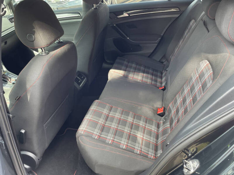 2017 Volkswagen Golf GTI SE