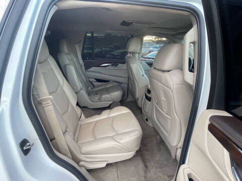 2016 Cadillac Escalade Luxury Collection