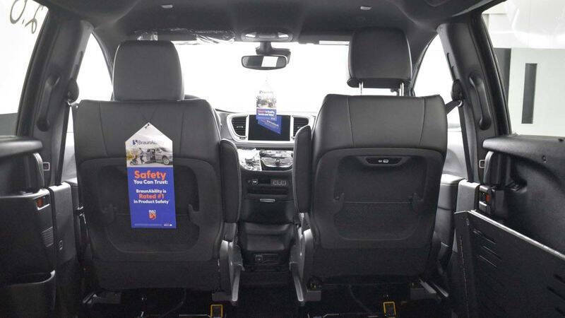 2025 Chrysler Pacifica Select