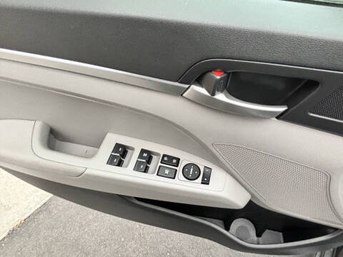 2019 Hyundai Elantra SE