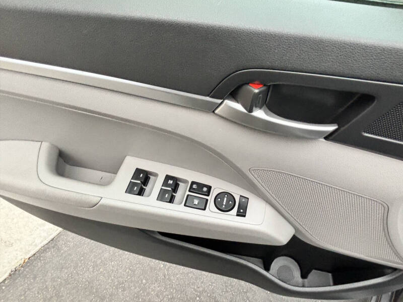 2019 Hyundai Elantra SE