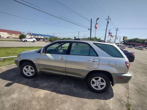 2000 Lexus RX 300 for sale at BIG 7 USED CARS INC in League City TX