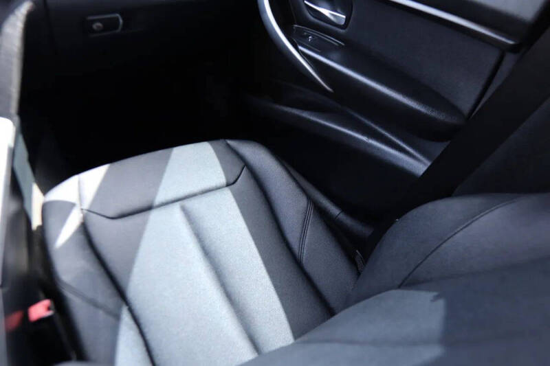 2018 BMW 3 Series 320i